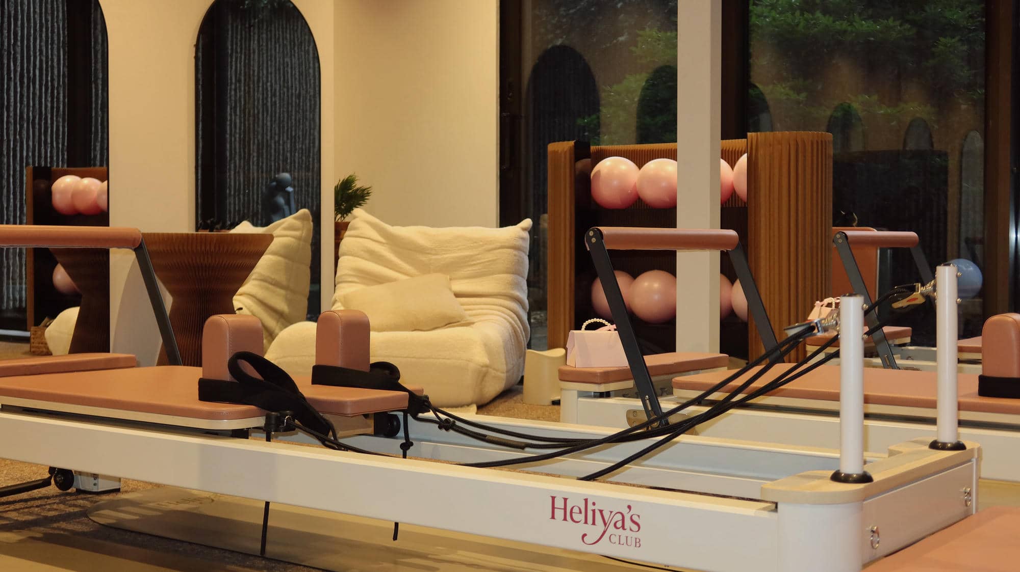 heliyasclub-hinten-sofa-ball