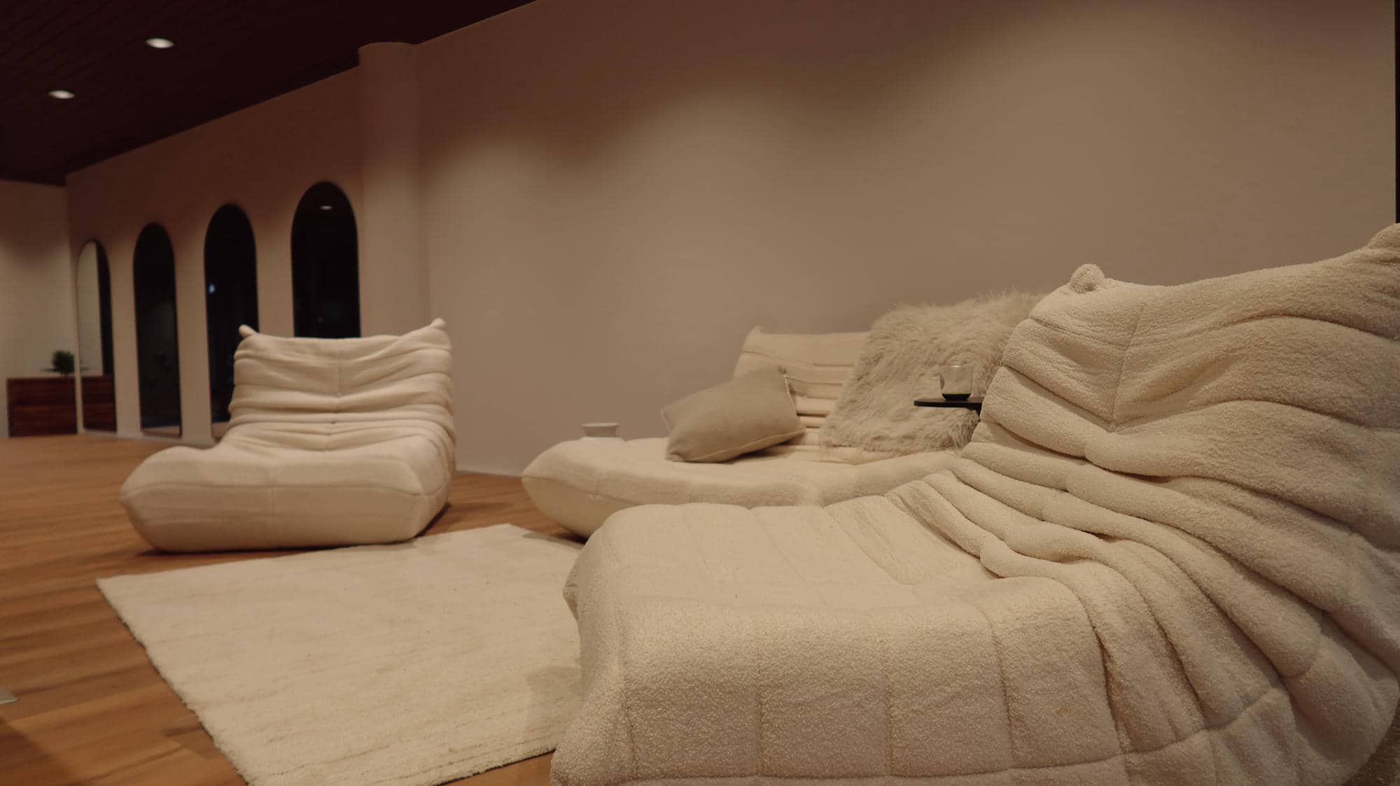 heliyasclub-vorne-sofas